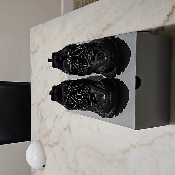 Balenciaga sneakers - Picture 2 of 4